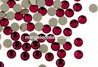 Swarovski rhinestone SS8, ruby, 2.2mm - x20